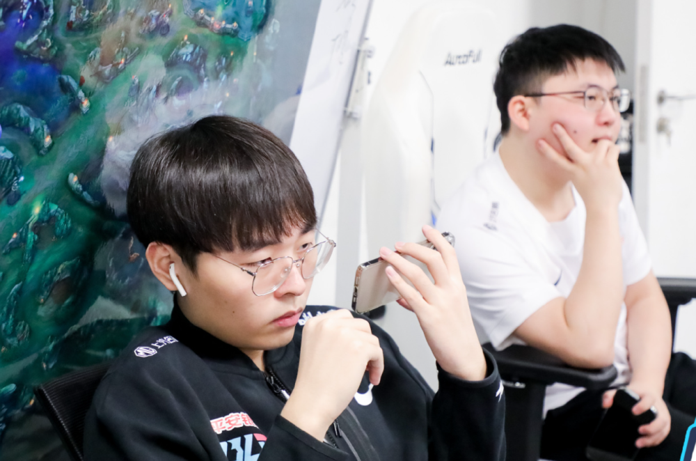 BLG力克NS，Viper开启传奇时刻焦点之战半决赛，成为赛场最大亮点