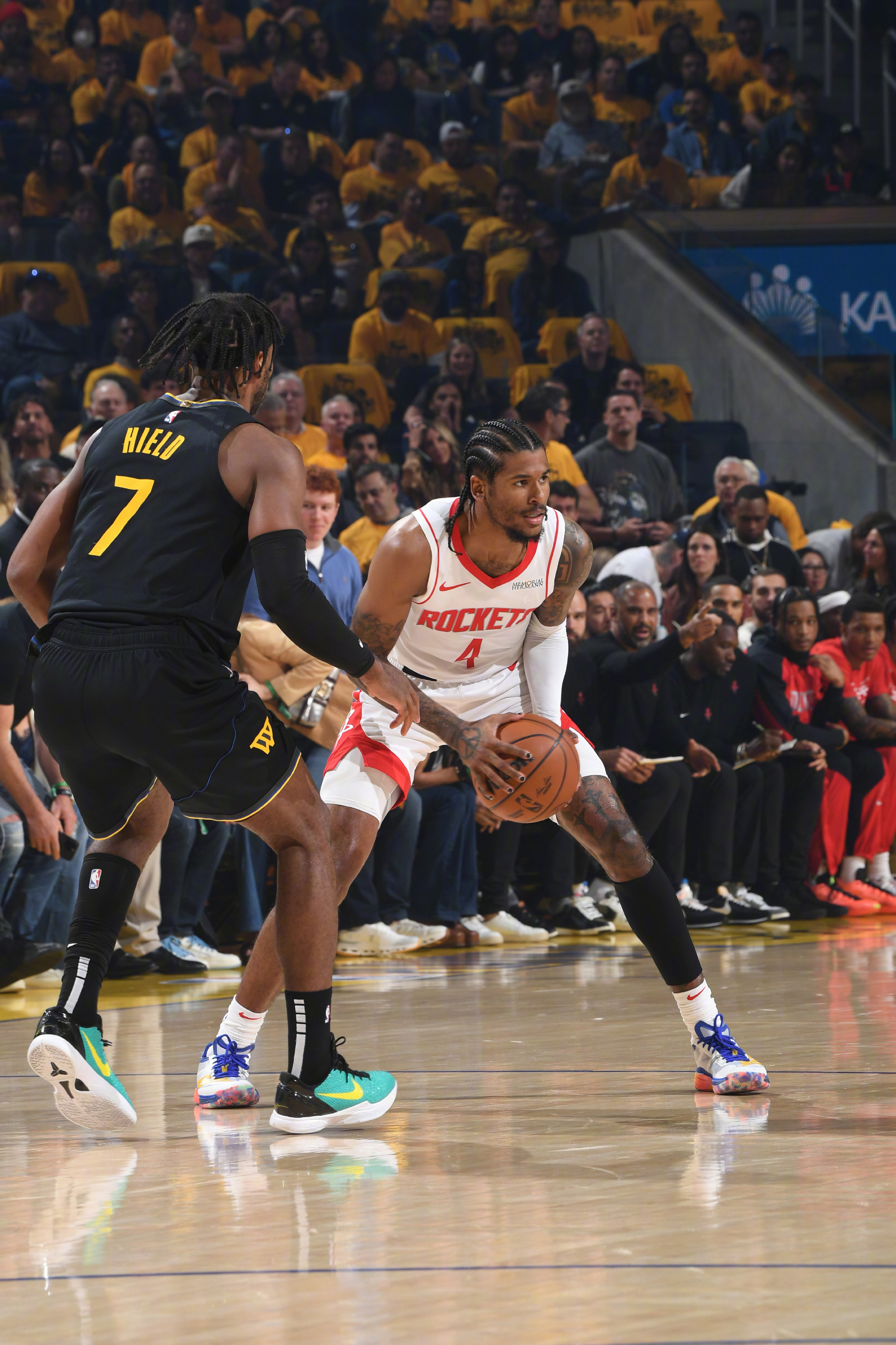 包含勇士横扫广州队，范弗利特状态火热的词条