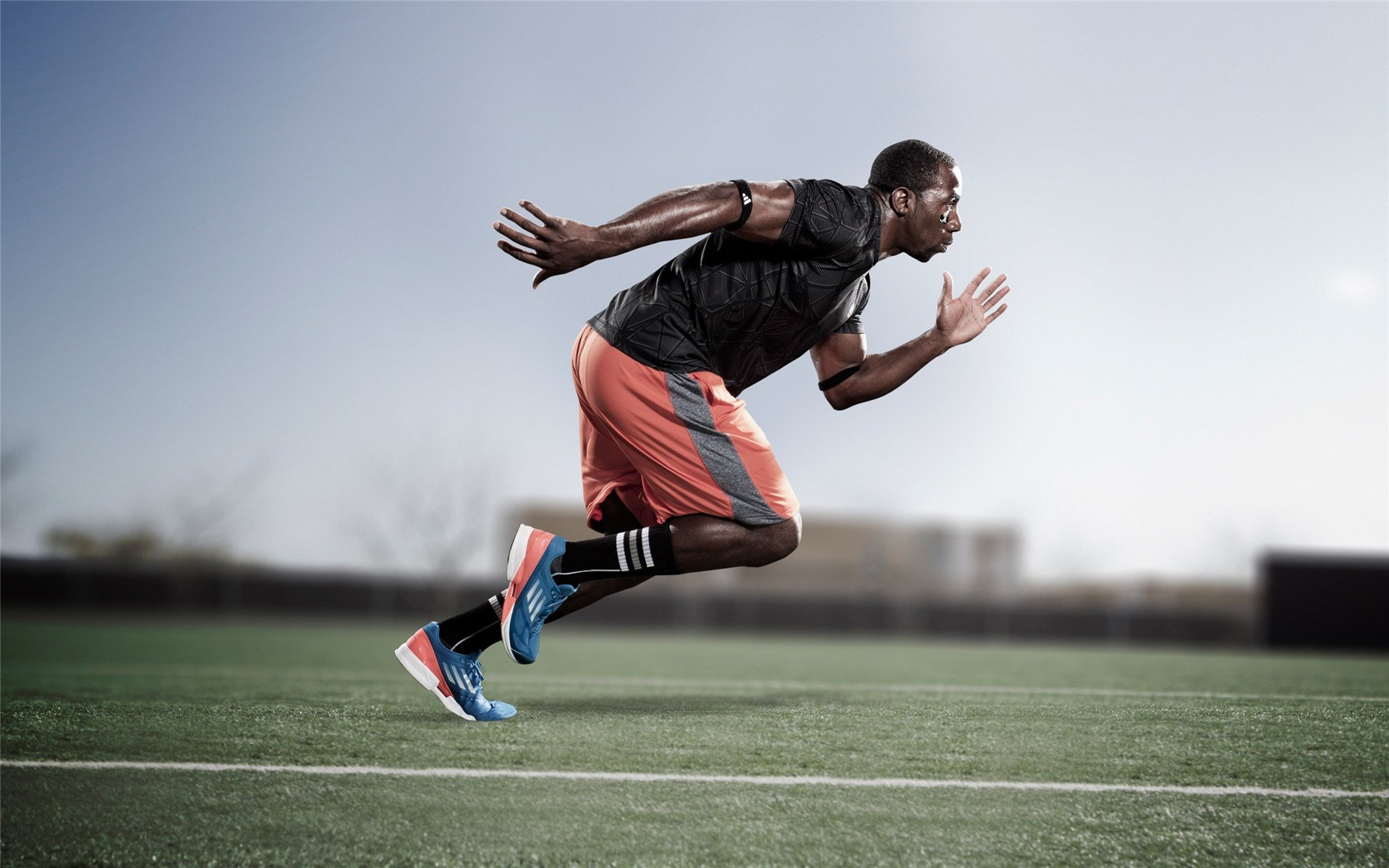 电竞少年逆袭埃及，足坛巨星跨界狂飙，当韩国争冠战撞上F1街道赛的姆巴佩